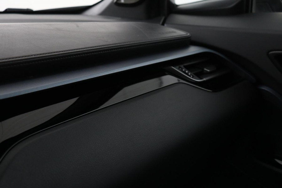 Toyota C-HR 2.0 Hybrid First Edition | 184pk | Stoelverwarming | Carplay | Adaptive cruise | Trekhaak | Camera | Navigatie | Full LED