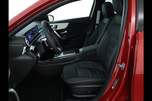 Mercedes-Benz A-Klasse 250 e Business Solution AMG | Nightpakket | AMG Line Plus pakket | Parkeerpakket met 360°-camera | KEYLESS GO-comfortpakket | Verwarmde stoelen vooraan | Extra USB-poorten | Dodehoekassistent | Head-up display |