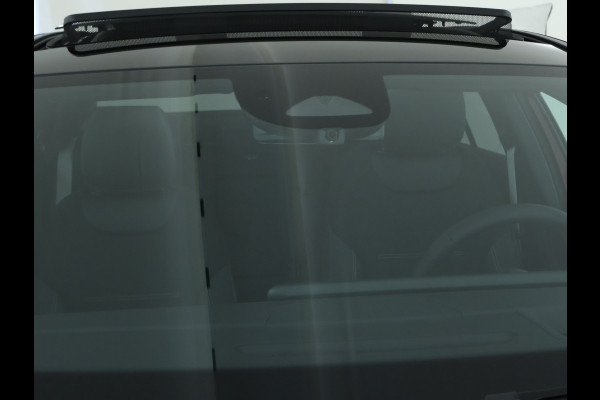 Mercedes-Benz A-Klasse 250 e Business Solution AMG | Nightpakket | AMG Line Plus pakket | Parkeerpakket met 360°-camera | KEYLESS GO-comfortpakket | Verwarmde stoelen vooraan | Extra USB-poorten | Dodehoekassistent | Head-up display |