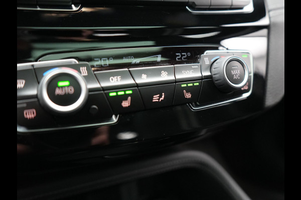 BMW X2 xDrive25e M Sport Plug in Hybrid PHEV | Panodak | Sportstoelen Verwarmd | Head Up | L.M. 19" | DAB | Navigatie Plus | Camera | Stoel & Stuurverwarming | Cruise Control | Climate Control |