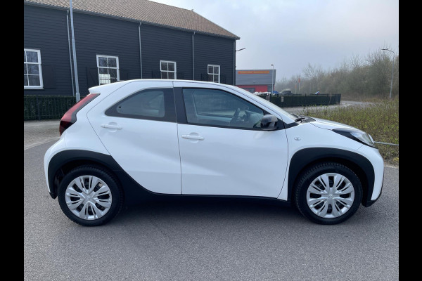 Toyota Aygo X 1.0 VVT-i MT Play CAMERA NAVI APPLE-CARPLAY
