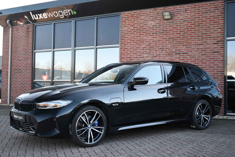 BMW 3 Serie Touring 330e xDrive M-Sport Pano ACC H/K 360 HUD El-zetel 19inch