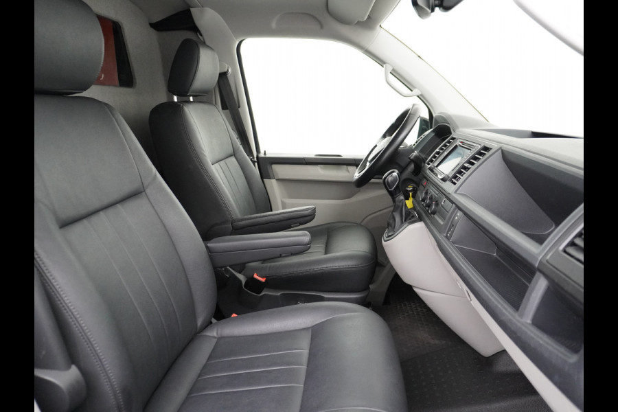 Volkswagen Transporter 2.0TDI 150PK Autom. Highline Leder Navi Pdc Voorruitverwarming Cruise Control Regen/Lichtsensor Lmv 2X Schuifdeur Rubbervloer Wandbetimmering Sidebars Achterklep 1e Eigenaar Euro 6