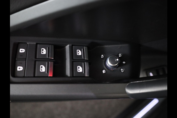 Audi Q3 Sportback 35 TFSI S Edition 150 pk S-tronic | Navigatie | Parkeersensoren | LED koplampen | Stoelverwarming | S-Line |