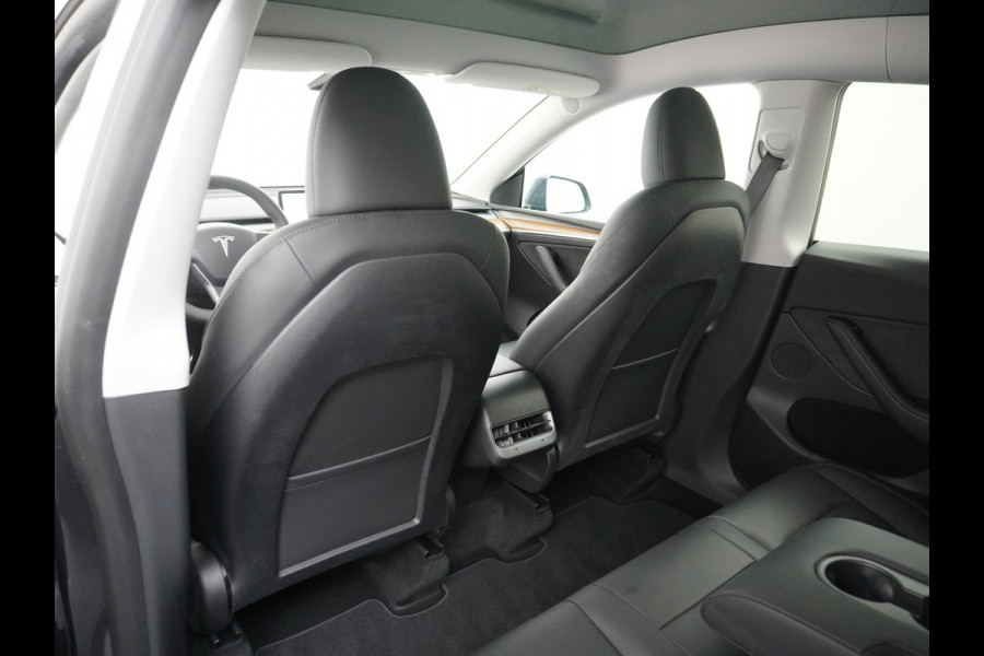Tesla Model Y RWD 60kWh LFP 300PK Warmtepomp FSD-Computer 3 Auto-Pilot Sleutel-loos(via-GSM) Leder Premium Audio Camera's Panormadak Adap.Crui Elektr. Acht.klep WiFi Priv.Glass AEB ASR ESP IsoFix Connected-Services 1600kg Trekvermogen Orig.NLse Auto Accu-Garantie 6-2031/160.000km 1e Eigenaar 11kw thuis of snelladen tot 170kWh