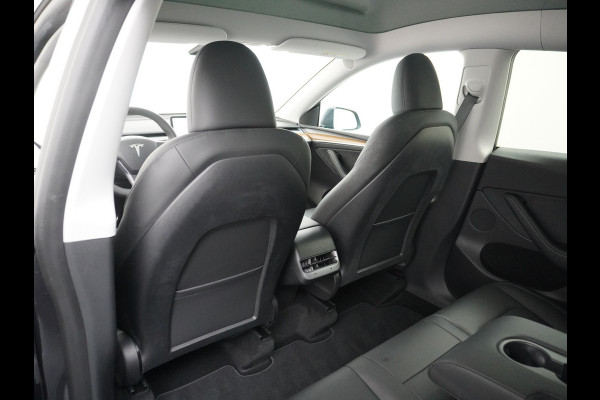 Tesla Model Y RWD 60kWh LFP 300PK Warmtepomp FSD-Computer 3 Auto-Pilot Sleutel-loos(via-GSM) Leder Premium Audio Camera's Panormadak Adap.Crui Elektr. Acht.klep WiFi Priv.Glass AEB ASR ESP IsoFix Connected-Services 1600kg Trekvermogen Orig.NLse Auto Accu-Garantie 6-2031/160.000km 1e Eigenaar 11kw thuis of snelladen tot 170kWh