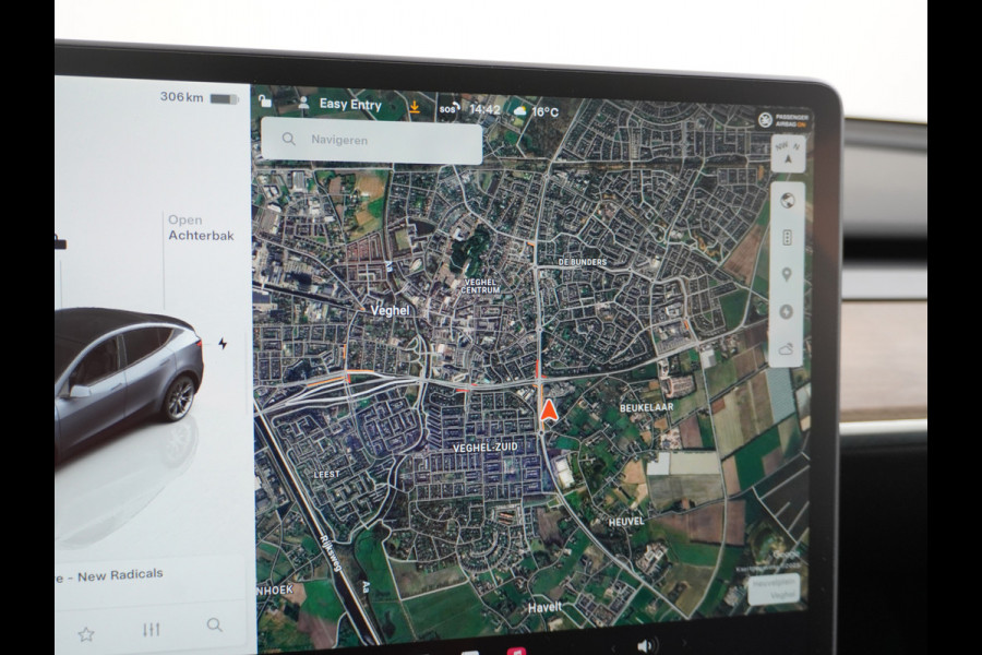 Tesla Model Y RWD 60kWh LFP 300PK Warmtepomp FSD-Computer 3 Auto-Pilot Sleutel-loos(via-GSM) Leder Premium Audio Camera's Panormadak Adap.Crui Elektr. Acht.klep WiFi Priv.Glass AEB ASR ESP IsoFix Connected-Services 1600kg Trekvermogen Orig.NLse Auto Accu-Garantie 6-2031/160.000km 1e Eigenaar 11kw thuis of snelladen tot 170kWh