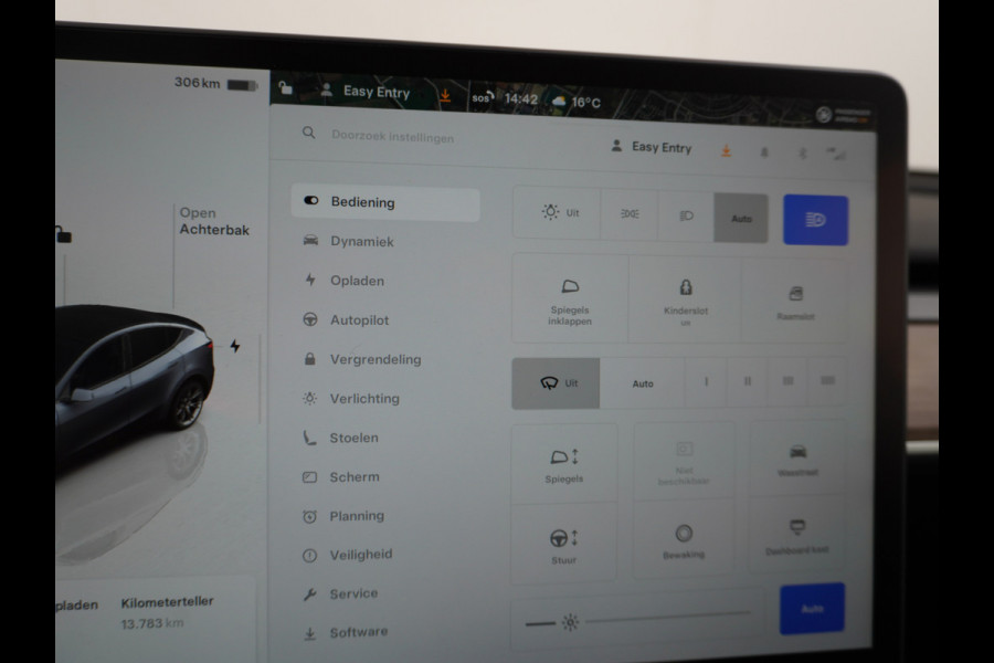 Tesla Model Y RWD 60kWh LFP 300PK Warmtepomp FSD-Computer 3 Auto-Pilot Sleutel-loos(via-GSM) Leder Premium Audio Camera's Panormadak Adap.Crui Elektr. Acht.klep WiFi Priv.Glass AEB ASR ESP IsoFix Connected-Services 1600kg Trekvermogen Orig.NLse Auto Accu-Garantie 6-2031/160.000km 1e Eigenaar 11kw thuis of snelladen tot 170kWh