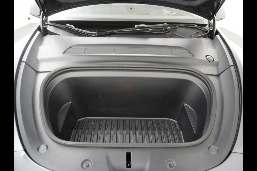 Tesla Model Y RWD 60kWh LFP 300PK Warmtepomp FSD-Computer 3 Auto-Pilot Sleutel-loos(via-GSM) Leder Premium Audio Camera's Panormadak Adap.Crui Elektr. Acht.klep WiFi Priv.Glass AEB ASR ESP IsoFix Connected-Services 1600kg Trekvermogen Orig.NLse Auto Accu-Garantie 6-2031/160.000km 1e Eigenaar 11kw thuis of snelladen tot 170kWh