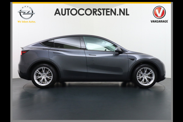 Tesla Model Y RWD 60kWh LFP 300PK Warmtepomp FSD-Computer 3 Auto-Pilot Sleutel-loos(via-GSM) Leder Premium Audio Camera's Panormadak Adap.Crui Elektr. Acht.klep WiFi Priv.Glass AEB ASR ESP IsoFix Connected-Services 1600kg Trekvermogen Orig.NLse Auto Accu-Garantie 6-2031/160.000km 1e Eigenaar 11kw thuis of snelladen tot 170kWh