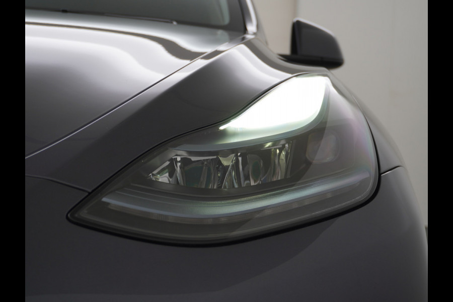 Tesla Model Y RWD 60kWh LFP 300PK Warmtepomp FSD-Computer 3 Auto-Pilot Sleutel-loos(via-GSM) Leder Premium Audio Camera's Panormadak Adap.Crui Elektr. Acht.klep WiFi Priv.Glass AEB ASR ESP IsoFix Connected-Services 1600kg Trekvermogen Orig.NLse Auto Accu-Garantie 6-2031/160.000km 1e Eigenaar 11kw thuis of snelladen tot 170kWh