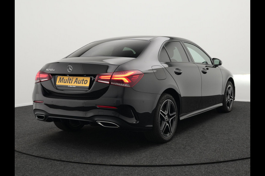 Mercedes-Benz A-Klasse 250 e AMG Plug In Hybrid PHEV | Widescreen | Sfeerverlichting | Carplay | Alcantara Sportstoelen Verwarmd | Camera | Sportstuur |