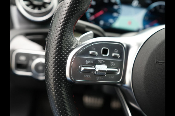 Mercedes-Benz A-Klasse 250 e AMG Plug In Hybrid PHEV | Widescreen | Sfeerverlichting | Carplay | Alcantara Sportstoelen Verwarmd | Camera | Sportstuur |