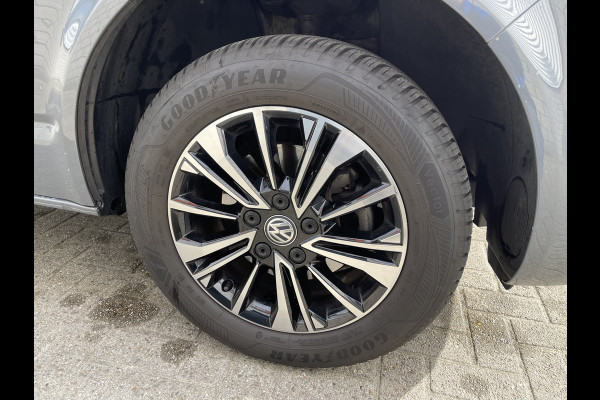 Volkswagen Transporter 2.0 TDI 150pk DSG automaat L2H1 30 DC Bulli 5 persoons / vaste prijs rijklaar € 35.950 ex btw / lease vanaf € 643 / airco / cruise / navi / camera / leer / dubbele schuifdeur / achterdeuren !