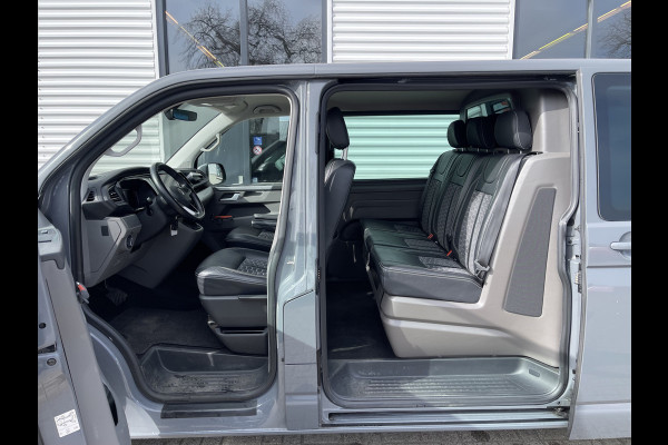 Volkswagen Transporter 2.0 TDI 150pk DSG automaat L2H1 30 DC Bulli 5 persoons / vaste prijs rijklaar € 35.950 ex btw / lease vanaf € 643 / airco / cruise / navi / camera / leer / dubbele schuifdeur / achterdeuren !