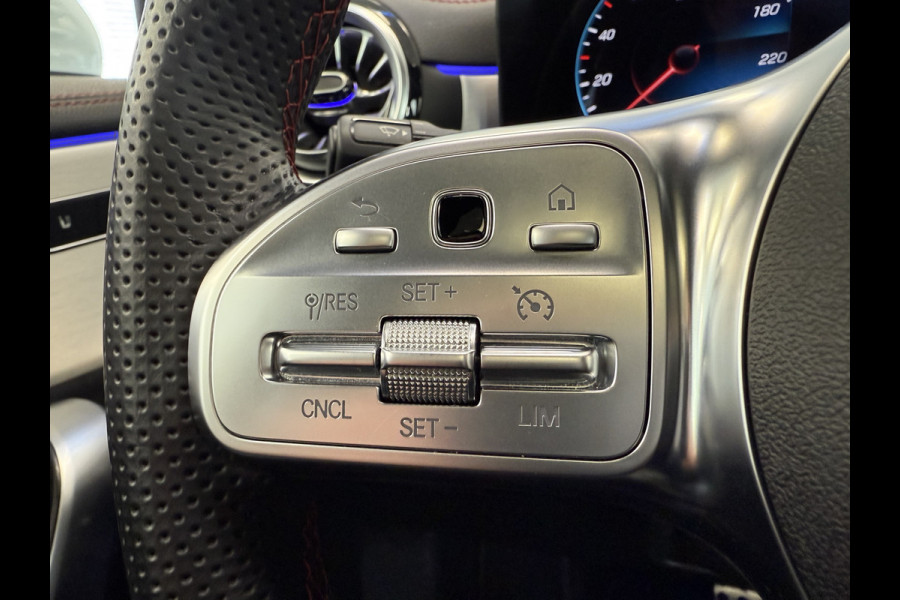Mercedes-Benz CLA-Klasse 200 AMG Line Panoramadak Full-led Sfeerverlichting * 2e Paasdag zijn wij geopend van 12:00 tot 17:00uur! *