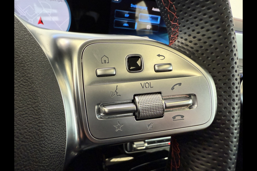 Mercedes-Benz CLA-Klasse 200 AMG Line Panoramadak Full-led Sfeerverlichting * 2e Paasdag zijn wij geopend van 12:00 tot 17:00uur! *