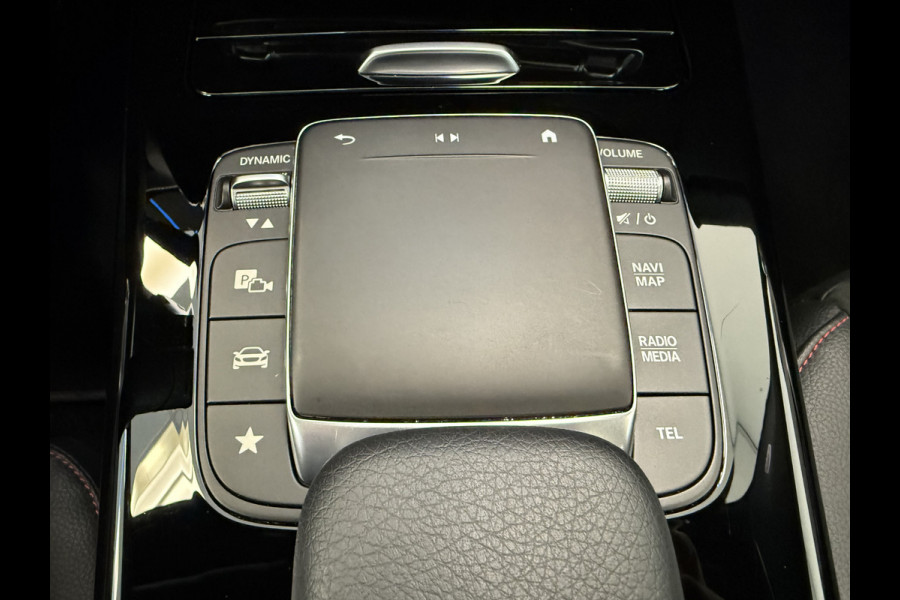 Mercedes-Benz CLA-Klasse 200 AMG Line Panoramadak Full-led Sfeerverlichting * 2e Paasdag zijn wij geopend van 12:00 tot 17:00uur! *