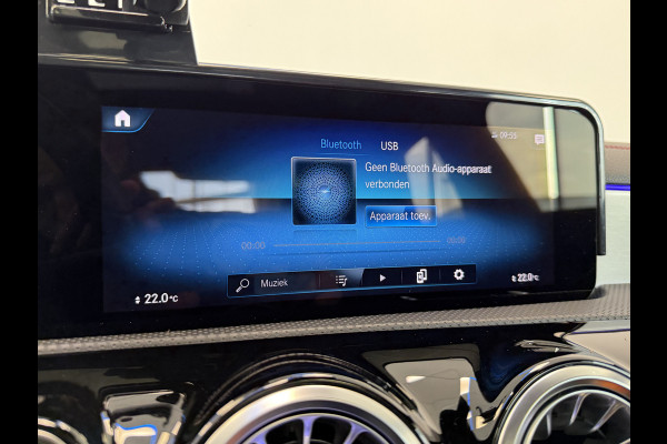 Mercedes-Benz CLA-Klasse 200 AMG Line Panoramadak Full-led Sfeerverlichting * 2e Paasdag zijn wij geopend van 12:00 tot 17:00uur! *