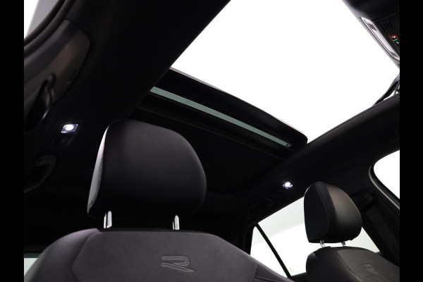 Volkswagen T-Roc 1.5 TSI R-Line 150 pk Automaat (DSG) | Verlengde garantie | Navigatie via App | Panoramadak | Parkeersensoren (Park assist) | Achteruitrijcamera | Adaptieve cruise control | Black Style pakket |