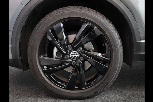 Volkswagen T-Roc 1.5 TSI R-Line 150 pk Automaat (DSG) | Verlengde garantie | Navigatie via App | Panoramadak | Parkeersensoren (Park assist) | Achteruitrijcamera | Adaptieve cruise control | Black Style pakket |