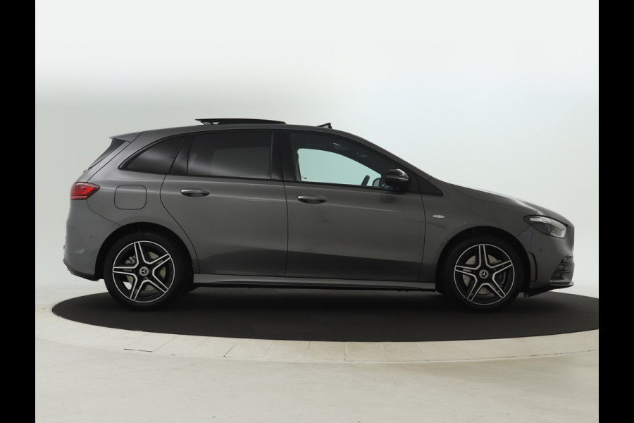 Mercedes-Benz B-Klasse 250 e Business Solution AMG | Trekhaak | Nightpakket | Parkeerpakket met achteruitrijcamera | Keyless-Go comfortpakket | GUARD 360 ° Vehicle protection Plus | Dodehoekassistent | EASY PACK achterklep |