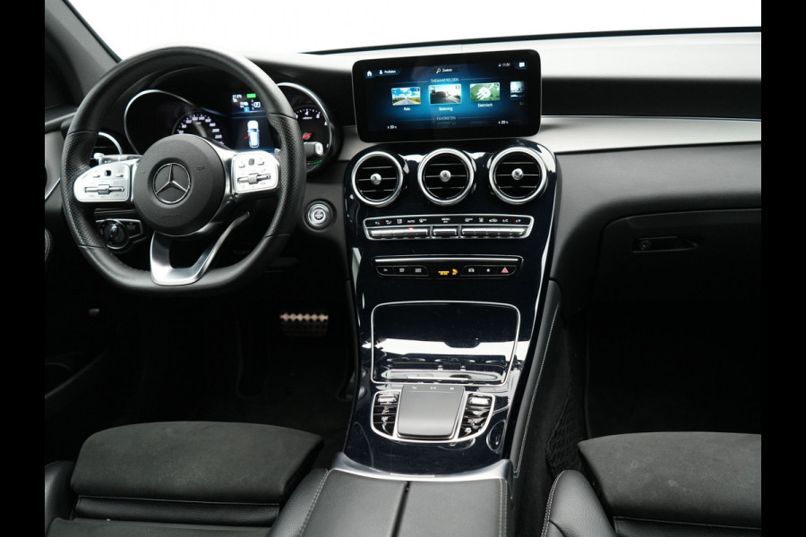 Mercedes-Benz GLC 300e 4MATIC AMG Plug In Hybrid Dealer O.H PHEV | Apple Carplay | Camera | Alcantara Sportstoelen Verwarmd | 19"L.M | Navi | DAB |