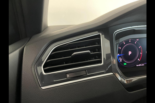 Volkswagen Tiguan 1.5 TSI ACT Highline Business R AUTOMAAT PANO AIRCO CLIMA NAVI CRUISE STOELVERW PDC TREKHAAK NIEUWSTAAT