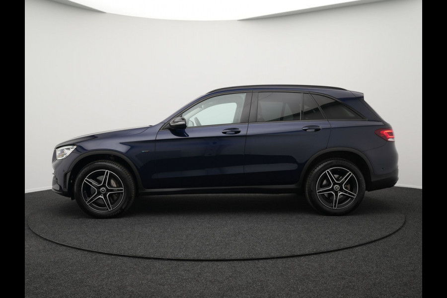 Mercedes-Benz GLC 300e 4MATIC AMG Plug In Hybrid 320pk PHEV | Apple Carplay |  Alcantara Sportstoelen | Sfeerverlichting | Virtual Cockpit | 19"L.M | Night Pakket |