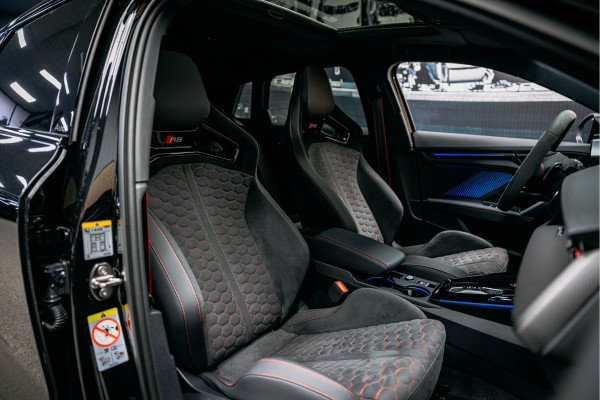 Audi RS3 Sportback 2.5 TFSI RS 3 quattro Z.G.A.N RS3 full options!!!