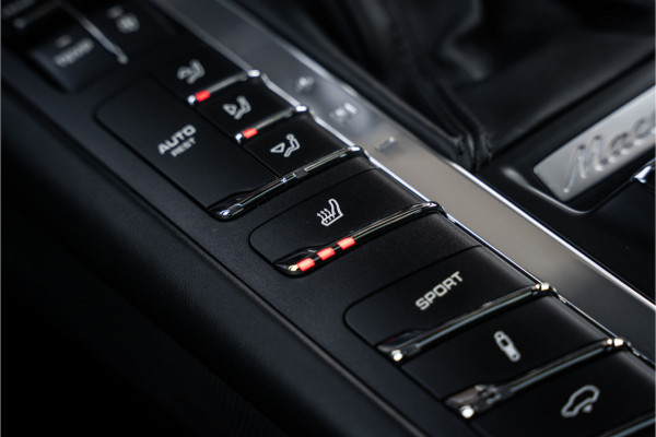 Porsche Macan 3.0 S - Facelift l Carbon l Alcantara Hemel l Panorama | Luchtv. | Elek. Trekhaak