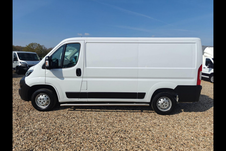 Peugeot Boxer 330 2.2 BlueHDi 120 L2H1 Premium 1e eig. Airco , camara , cruise , Apk mei 2026 , pacht bus!