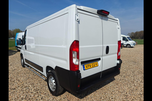 Peugeot Boxer 330 2.2 BlueHDi 120 L2H1 Premium 1e eig. Airco , camara , cruise , Apk mei 2026 , pacht bus!