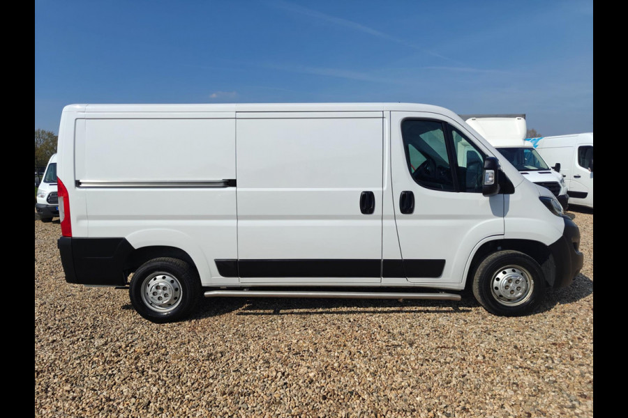 Peugeot Boxer 330 2.2 BlueHDi 120 L2H1 Premium 1e eig. Airco , camara , cruise , Apk mei 2026 , pacht bus!