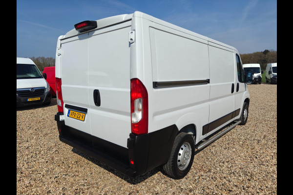 Peugeot Boxer 330 2.2 BlueHDi 120 L2H1 Premium 1e eig. Airco , camara , cruise , Apk mei 2026 , pacht bus!