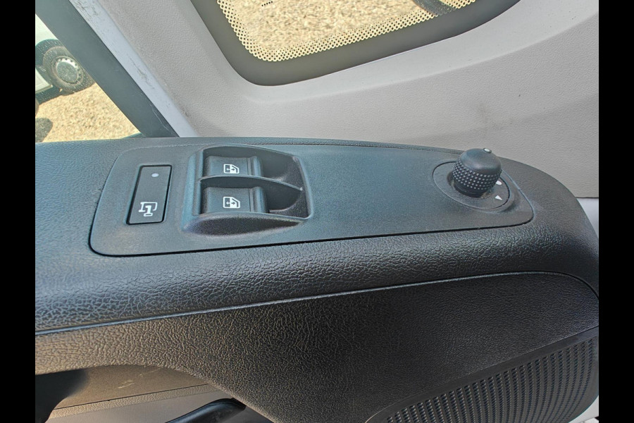 Peugeot Boxer 330 2.2 BlueHDi 120 L2H1 Premium 1e eig. Airco , camara , cruise , Apk mei 2026 , pacht bus!