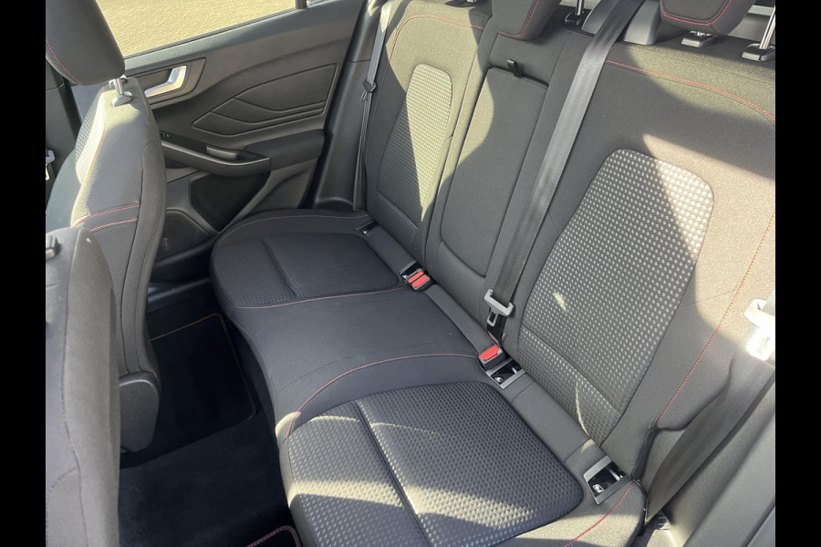 Ford Focus 1.0 EcoBoost Hybrid ST Line X 155pk | Driver Assistance Pack | Winterpack | Panoramadak | 18 inch Licht metaal | Matrix LED | Elek. Achterklep