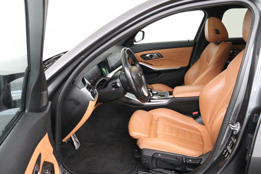 BMW 3-serie 330i High Executive Edition (PANORAMADAK, CAMERA, CRUISE ADAPTIEF, NAVIGATIE, STOELVERWARMING, DEALER ONDERHOUDEN)