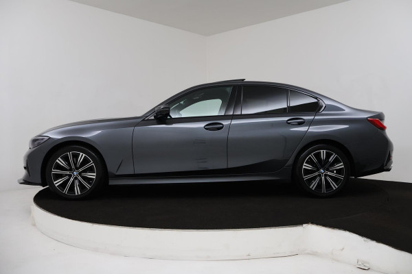 BMW 3-serie 330i High Executive Edition (PANORAMADAK, CAMERA, CRUISE ADAPTIEF, NAVIGATIE, STOELVERWARMING, DEALER ONDERHOUDEN)