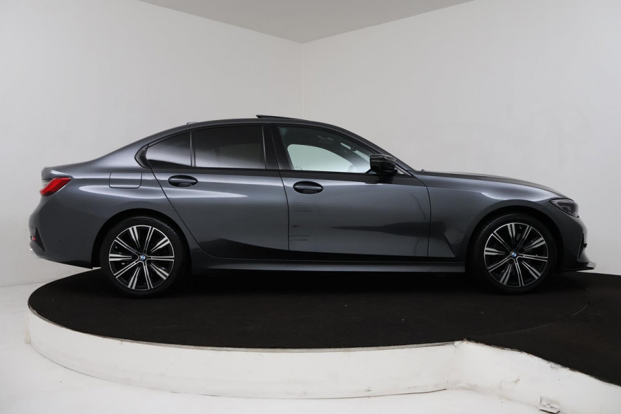 BMW 3-serie 330i High Executive Edition (PANORAMADAK, CAMERA, CRUISE ADAPTIEF, NAVIGATIE, STOELVERWARMING, DEALER ONDERHOUDEN)