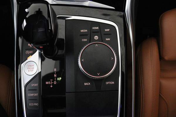 BMW 3-serie 330i High Executive Edition (PANORAMADAK, CAMERA, CRUISE ADAPTIEF, NAVIGATIE, STOELVERWARMING, DEALER ONDERHOUDEN)