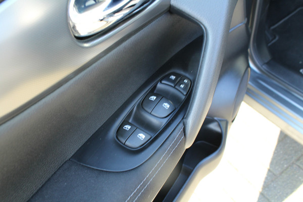 Nissan QASHQAI 1.6 164pk N-Connecta NL-Auto NAP Clima Cruise Navi 360 Camera 18"LMV Trekhaak 1500kg