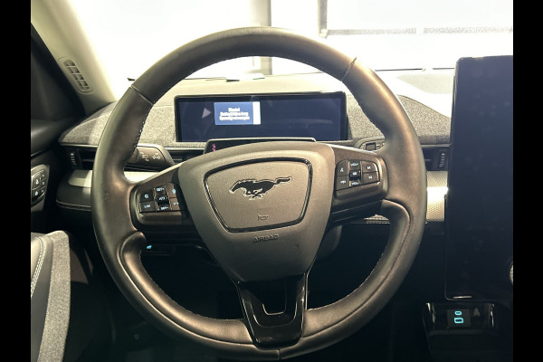 Ford Mustang Mach-E Extended RWD 98 kWh | Parkeer assistent | 360 Camera | Panoramadak | Elektrische achterklep | SoH ( batterijtest ) 93,5 % score