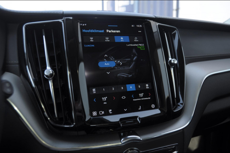 Volvo XC60 T8 455PK Automaat AWD Ultra Bright Long range / Head-up display / Harman Kardon audio / Panoramadak / BLIS / Elektrisch bedienbare voorstoelen / Memory seats / Verwarmbare stoelen / Keyless entry /