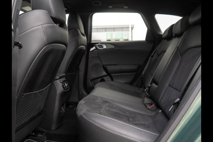 Kia Ceed Sportswagon 1.5 T-GDi GT-PlusLine | Trekhaak | Schuifkanteldak | Stoel en stuurverwarming |