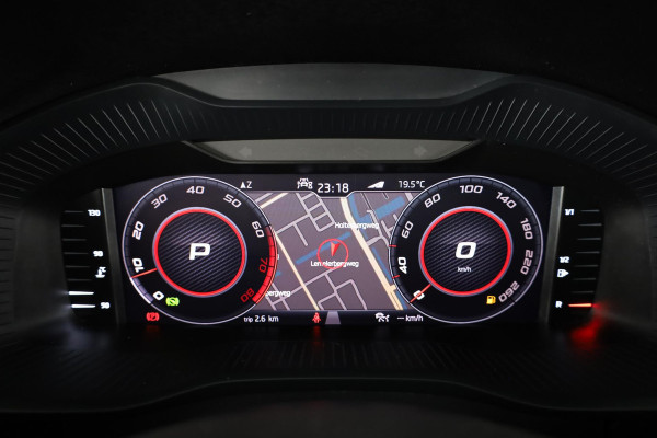 Škoda Kodiaq 1.5 TSI Sportline Business 150 pk Automaat (DSG) | Navigatie | Panoramadak | Parkeersensoren | Achteruitrijcamera | Adaptieve cruise control | Stoelverwarming | Canton audio |