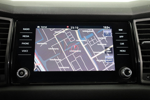 Škoda Kodiaq 1.5 TSI Sportline Business 150 pk Automaat (DSG) | Navigatie | Panoramadak | Parkeersensoren | Achteruitrijcamera | Adaptieve cruise control | Stoelverwarming | Canton audio |