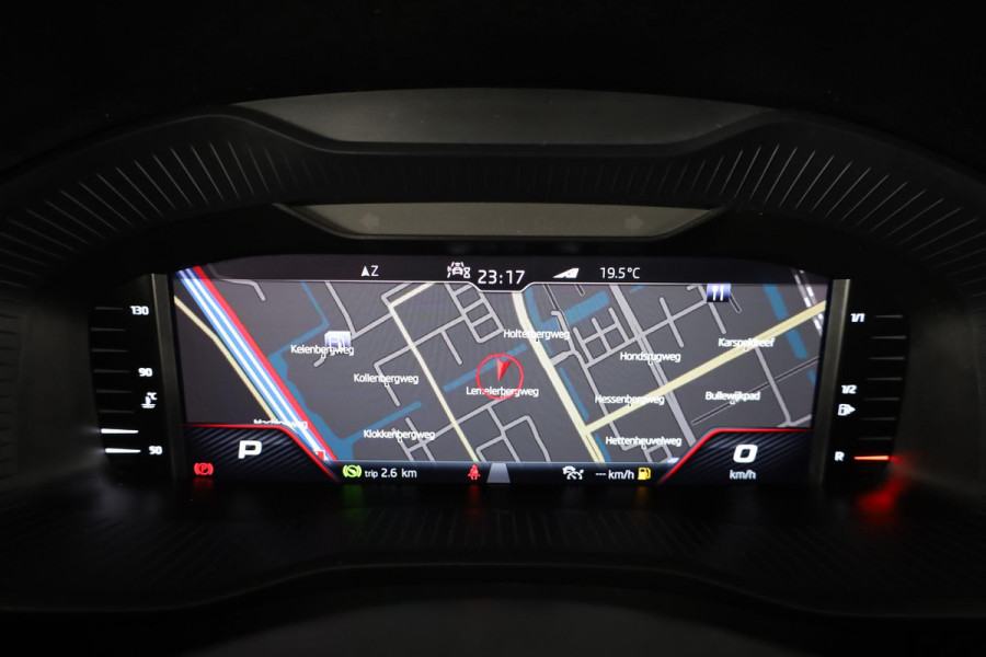 Škoda Kodiaq 1.5 TSI Sportline Business 150 pk Automaat (DSG) | Navigatie | Panoramadak | Parkeersensoren | Achteruitrijcamera | Adaptieve cruise control | Stoelverwarming | Canton audio |