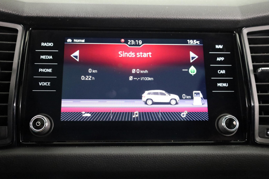 Škoda Kodiaq 1.5 TSI Sportline Business 150 pk Automaat (DSG) | Navigatie | Panoramadak | Parkeersensoren | Achteruitrijcamera | Adaptieve cruise control | Stoelverwarming | Canton audio |
