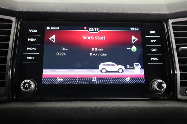 Škoda Kodiaq 1.5 TSI Sportline Business 150 pk Automaat (DSG) | Navigatie | Panoramadak | Parkeersensoren | Achteruitrijcamera | Adaptieve cruise control | Stoelverwarming | Canton audio |